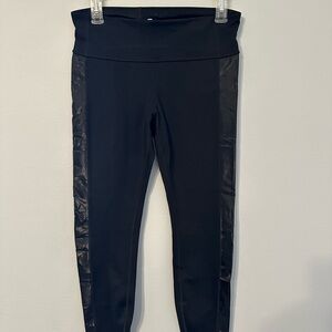 GAP Blackout Technology Leggings